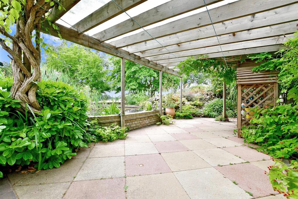 Headcorn Road, Sutton Valence, Maidstone, Kent 5 bed detached bungalow