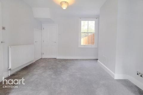 2 bedroom terraced house to rent, Howley Road, Croydon