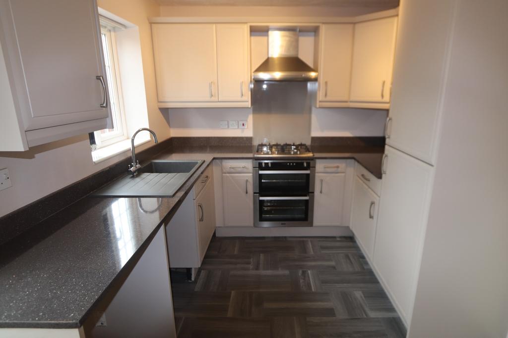 Mistletoe Drive, Tame Bridge, Walsall 3 bed terraced house £875 pcm