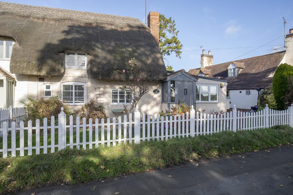 The Green, Norton, Gloucester GL2 9LP 1 bed semidetached house £875 pcm (£202 pw)