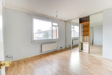 4 Beauchamp Close, Swindon, SN25 3DT