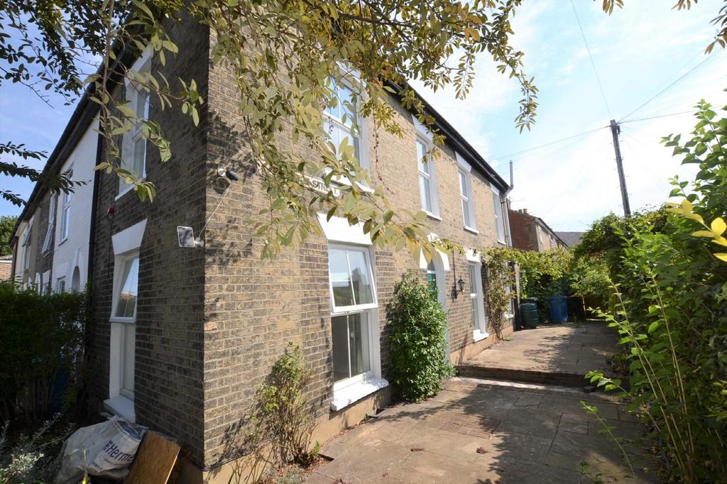 Cambridge Street, Norwich 2 bed end of terrace house £1,050 pcm (£242 pw)
