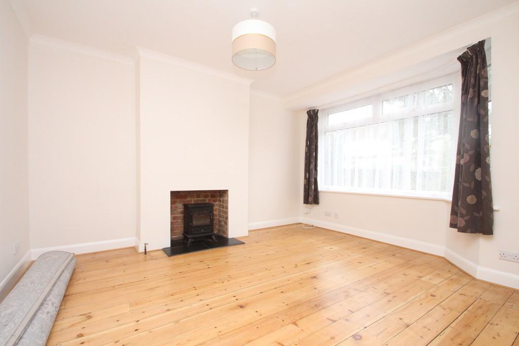 Monks Close, Lancing. Bn15 9DB 3 bed semidetached house £1,475 pcm