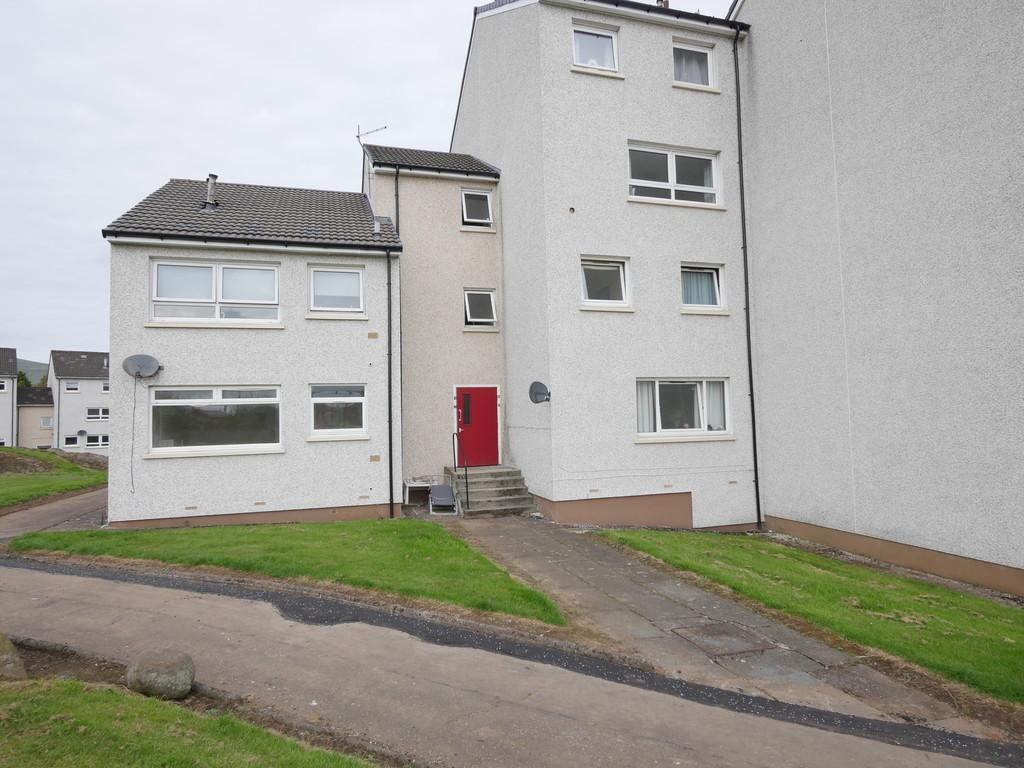 South Barrwood Road, Kilsyth 1 bed ground floor flat £425 pcm (£98 pw)