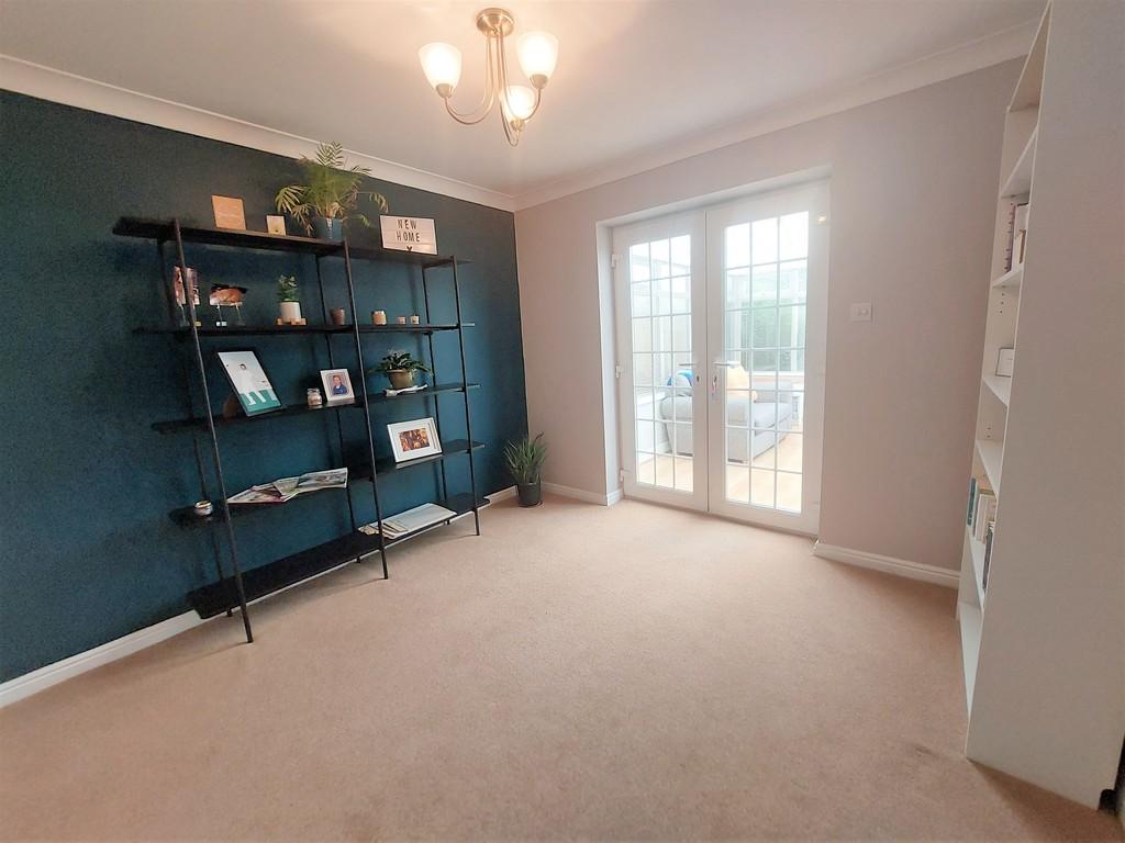 Curlew Drive, Crossgates 4 bed semidetached house £315,000