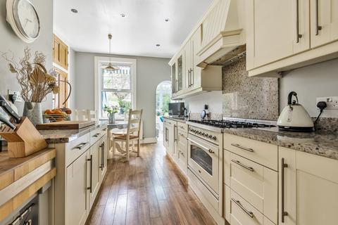 64 Bedford Avenue, Barnet, EN5 2ER