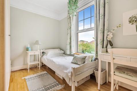 64 Bedford Avenue, Barnet, EN5 2ER