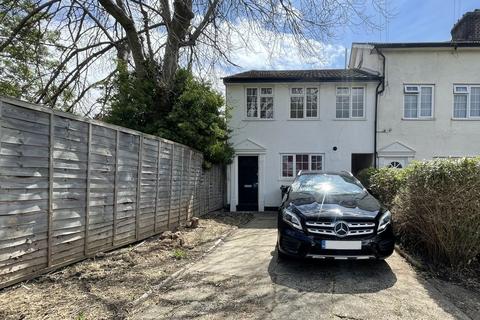 3 bedroom end of terrace house to rent, Luna Road, Thornton Heath