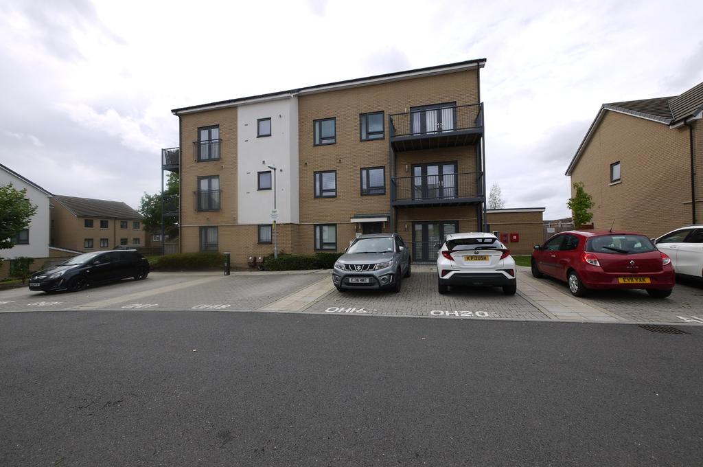 Burnikell House, Reservoir Way, Ilford, London, IG6 2 bed flat £1,650