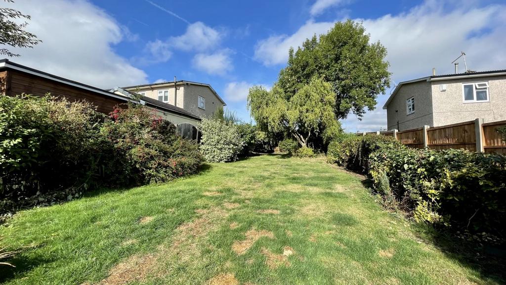 Hunningley Lane, Stairfoot, Barnsley, S70 3 bed detached house £220,000