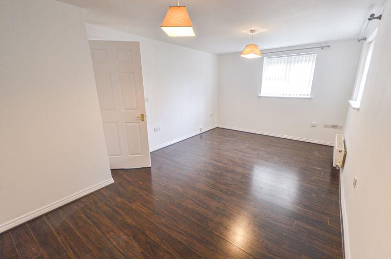 Hampton Court Way, Widnes 2 bed apartment £675 pcm (£156 pw)