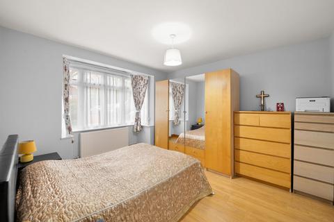 3 bedroom bungalow for sale, Eastcote Lane, Northolt