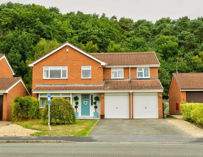 Lees Farm Drive, Madeley 6 bed detached house for sale £455,000