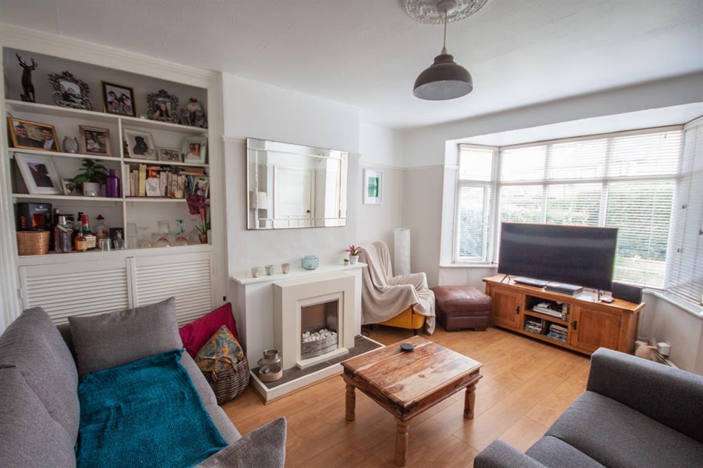 Burntwood Road, Hammerwich, Burntwood, WS7 0JQ 3 bed semidetached