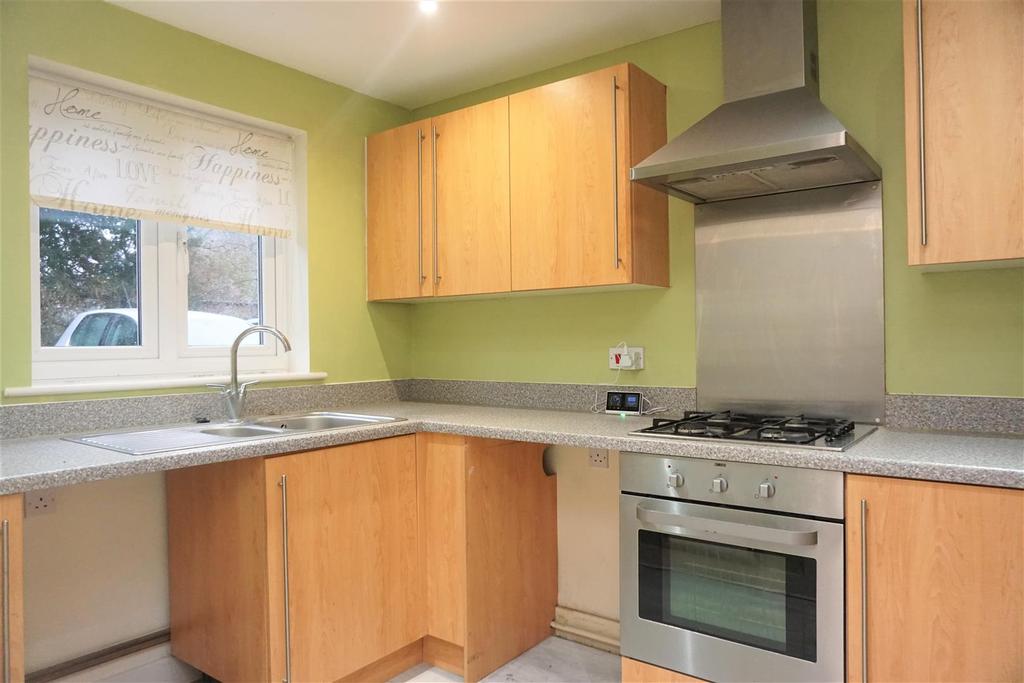 Skippetts Gardens, Basingstoke 3 bed end of terrace house £1,250 pcm (£288 pw)