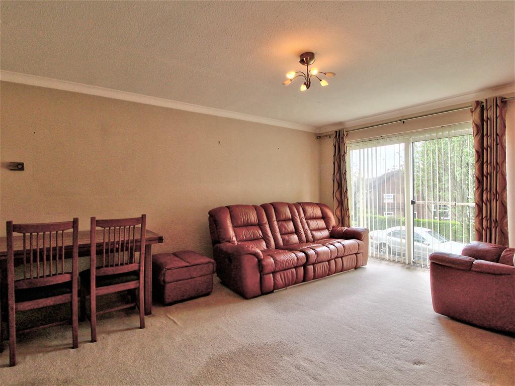 Baguley Crescent, Middleton, Manchester, M24 4QX 2 bed flat £85,000