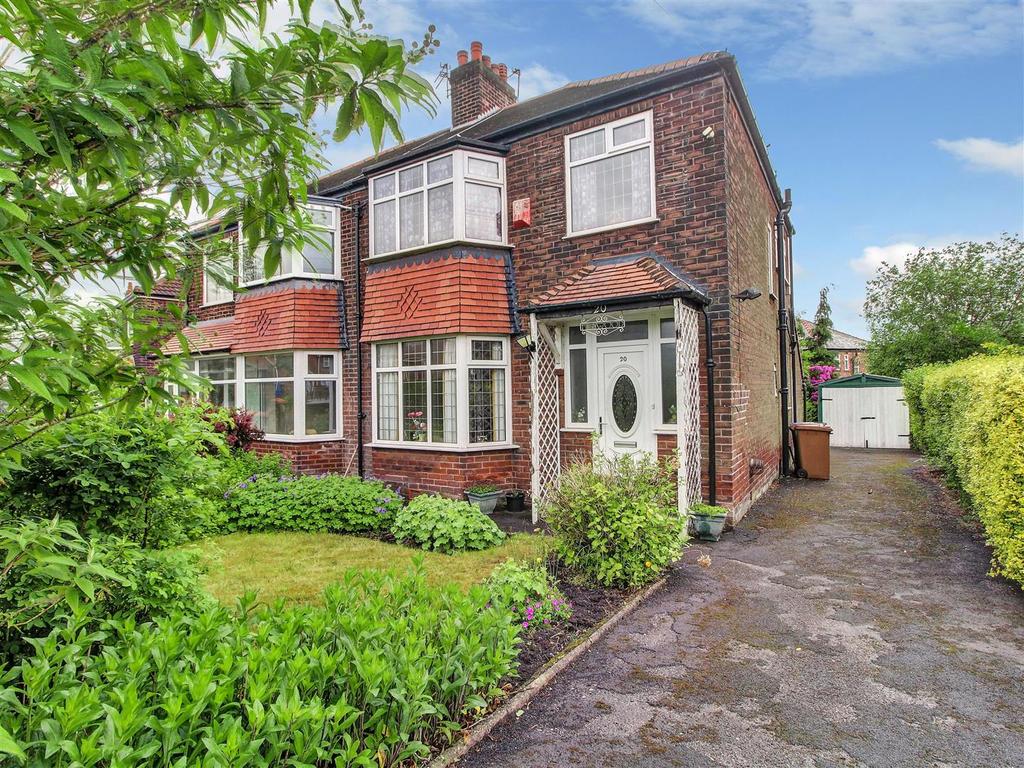 Langley Lane, Middleton, Manchester... 3 bed semidetached house £130,000