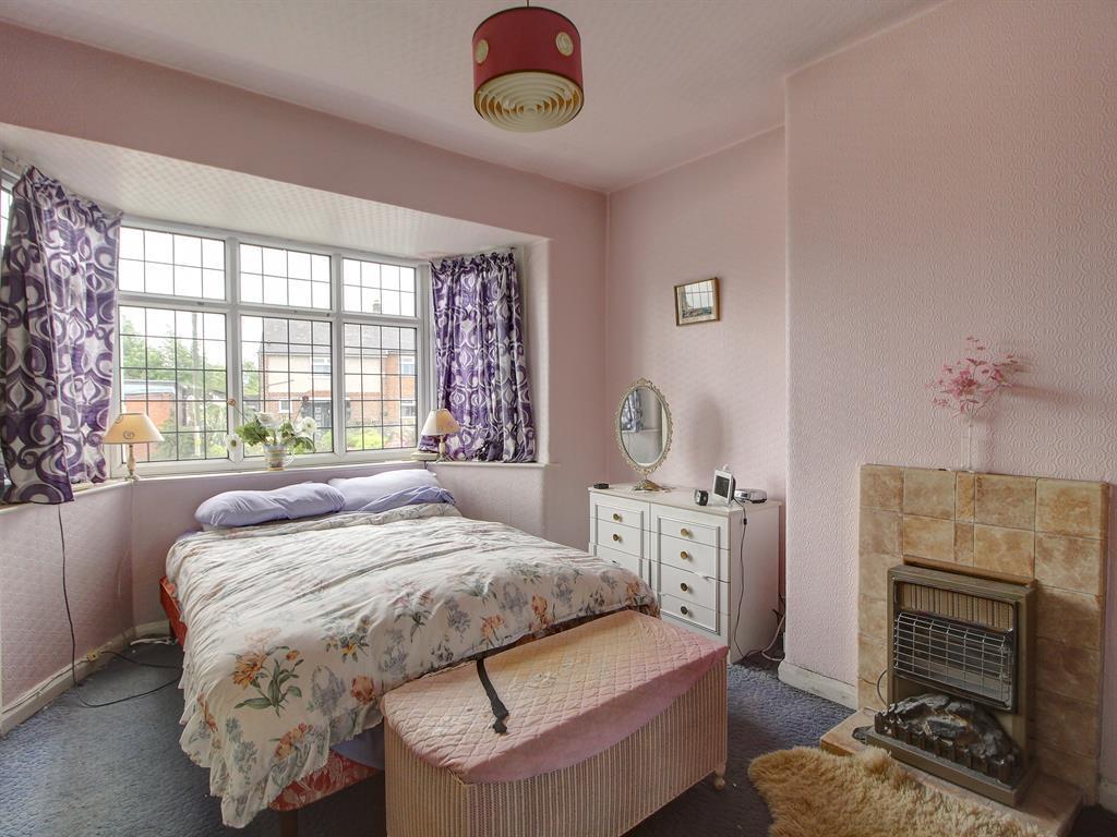 Langley Lane, Middleton, Manchester... 3 bed semidetached house £130,000
