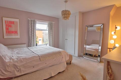 552 Oldham Road, Middleton, Manchester, M24 2EB