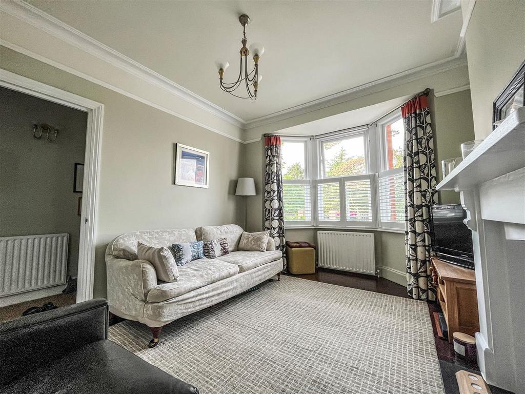 Falconer Road, Bushey 3 bed semidetached house £599,950