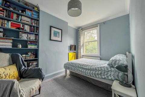 2b Falconer Road, Bushey, WD23 3AD