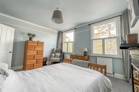2b Falconer Road, Bushey, WD23 3AD