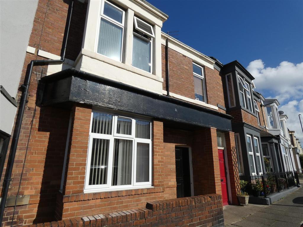 John Street, Cullercoats 2 bed apartment £125,000