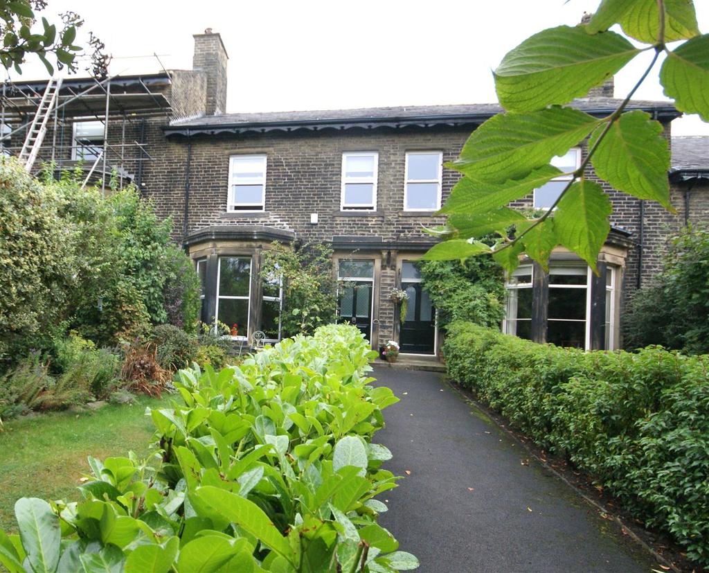 The Crescent, Hipperholme, Halifax 4 bed terraced house £1,250 pcm (£
