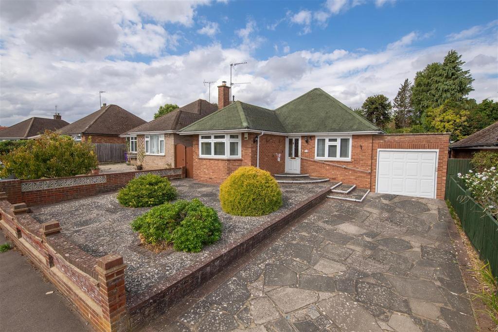 Meadow Way, Hitchin 2 bed detached bungalow £650,000