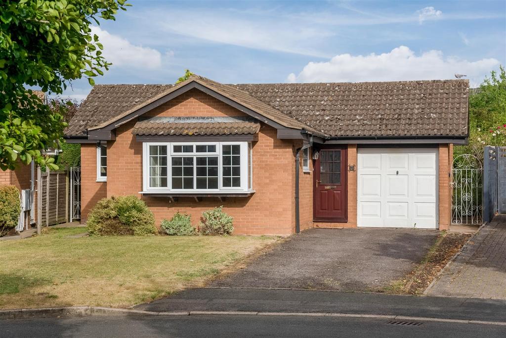 Redhill Close, Wellesbourne, Warwick 3 bed detached bungalow for sale