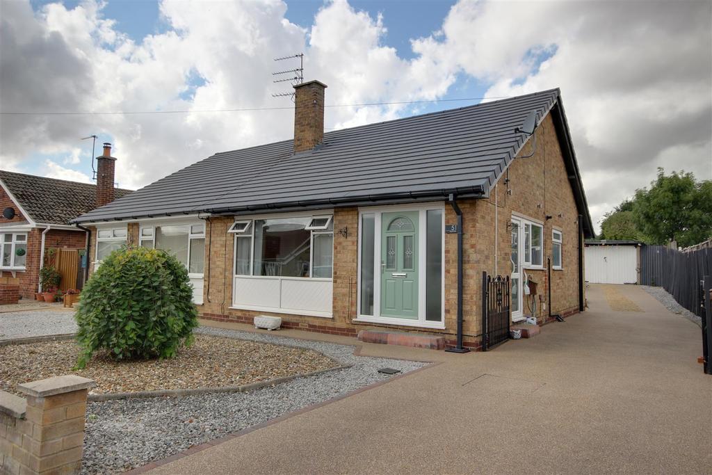 Ellerker Rise, Willerby 2 bed semidetached bungalow £215,000