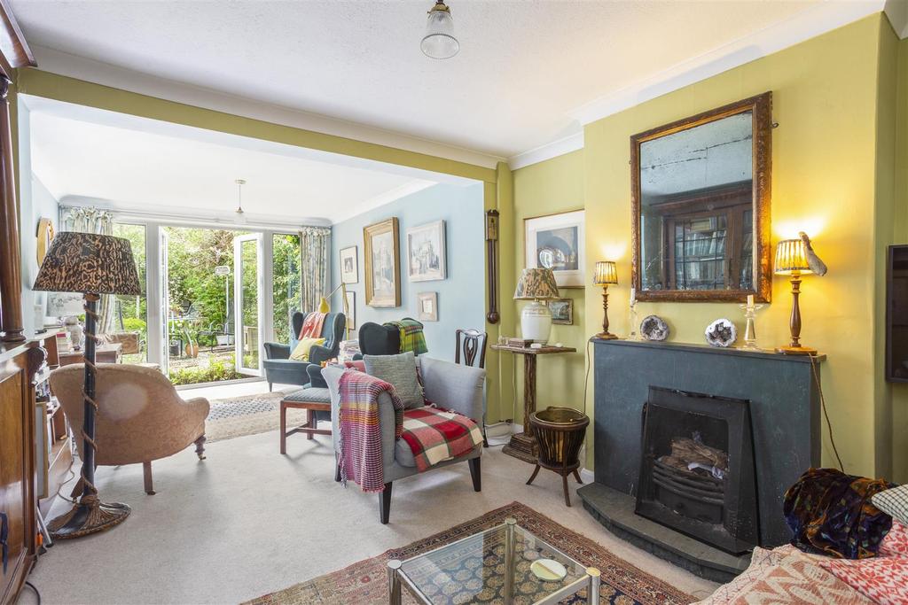 Oliver Road, Ascot 2 bed semidetached house £550,000