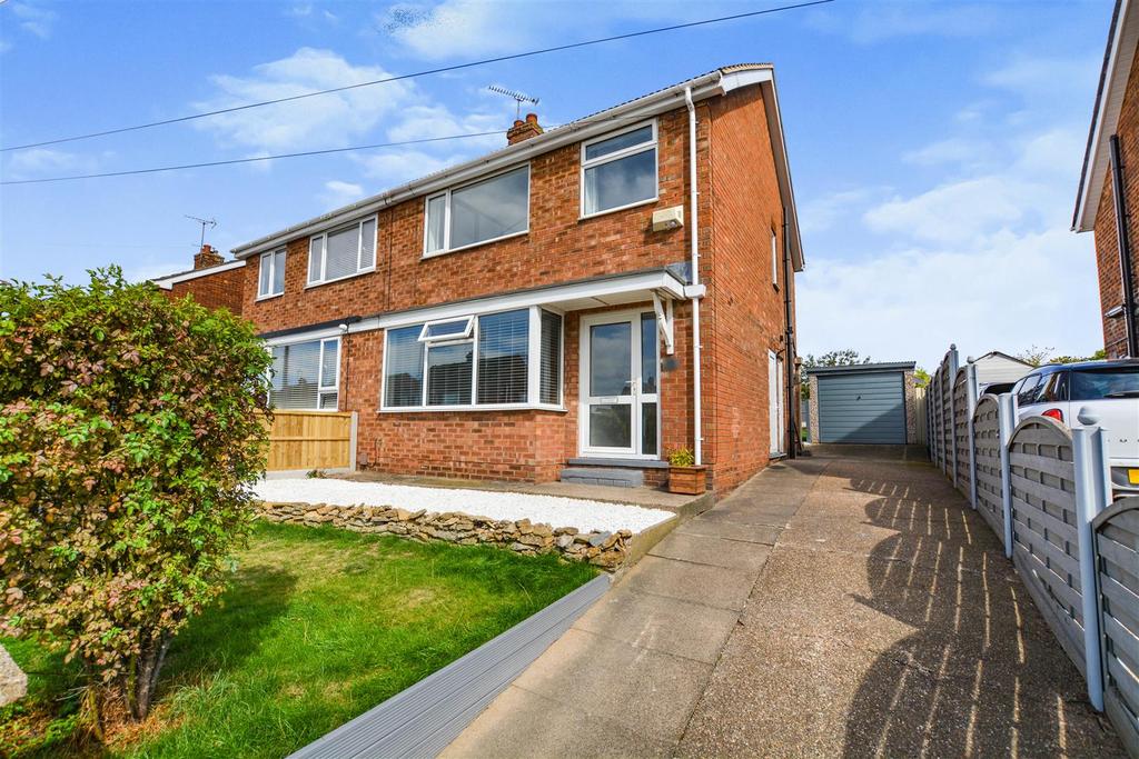 Low Leys Road, Scunthorpe 3 bed semidetached house for sale £170,000