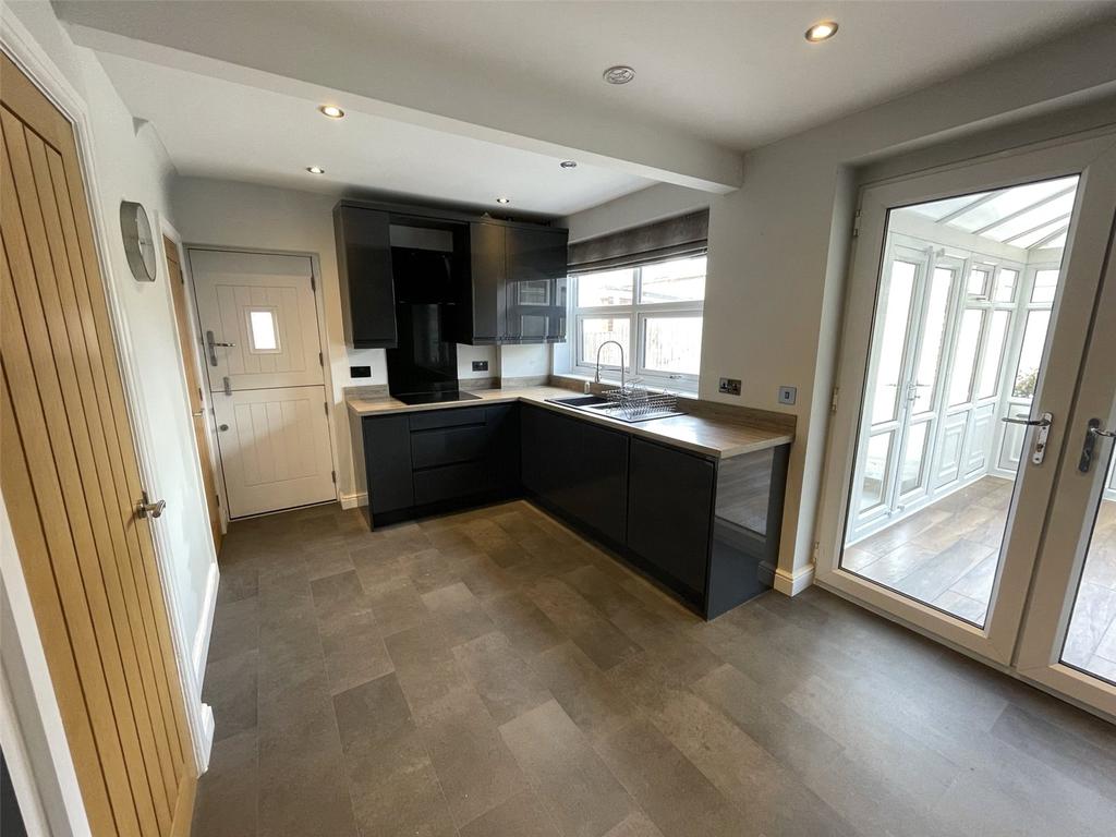 Coleridge Crescent, Wrenthorpe... 3 bed semidetached house £240,000