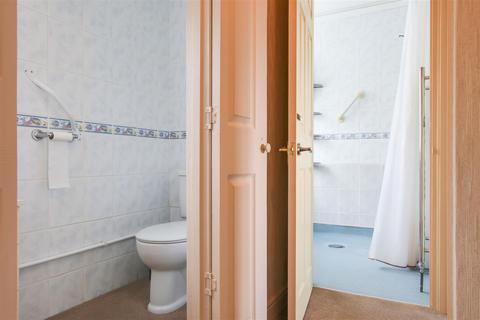 77 Hookfield, Harlow, CM18 6QQ