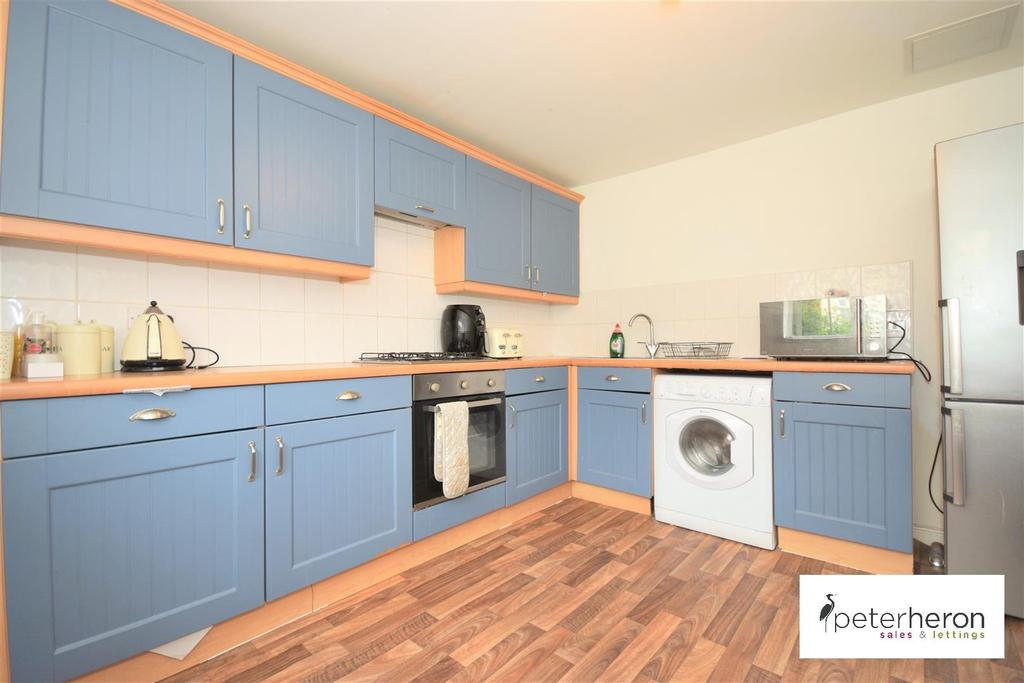 Louise House, Royal Courts, Sunderland 2 bed flat £550 pcm (£127 pw)