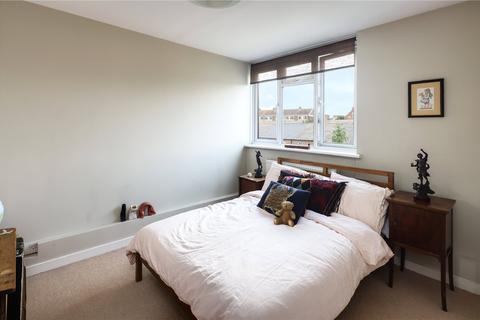 54 Ballance Road, London, E9 5SR