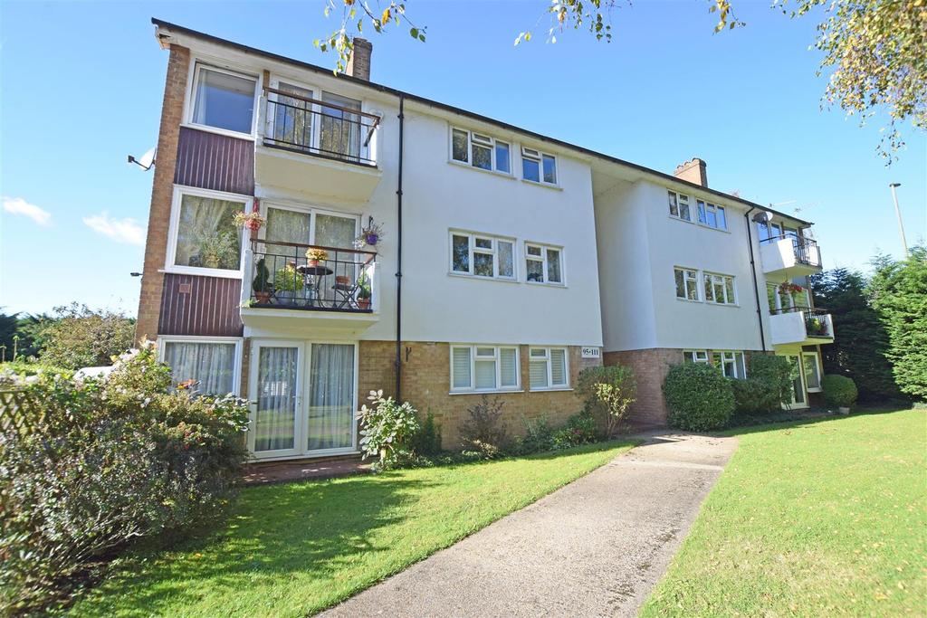 Upper Halliford Road, Shepperton 2 bed flat £1,295 pcm (£299 pw)