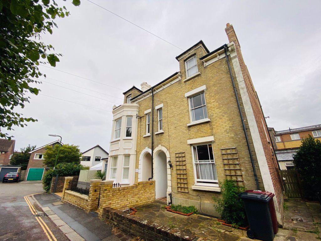 Clydesdale Avenue 1 bed flat £895 pcm (£207 pw)