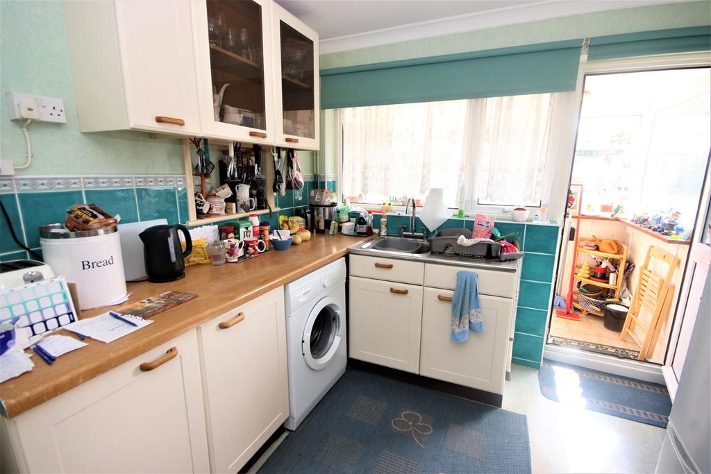 The Glades, BexhillonSea, TN40 3 bed semidetached house for sale £