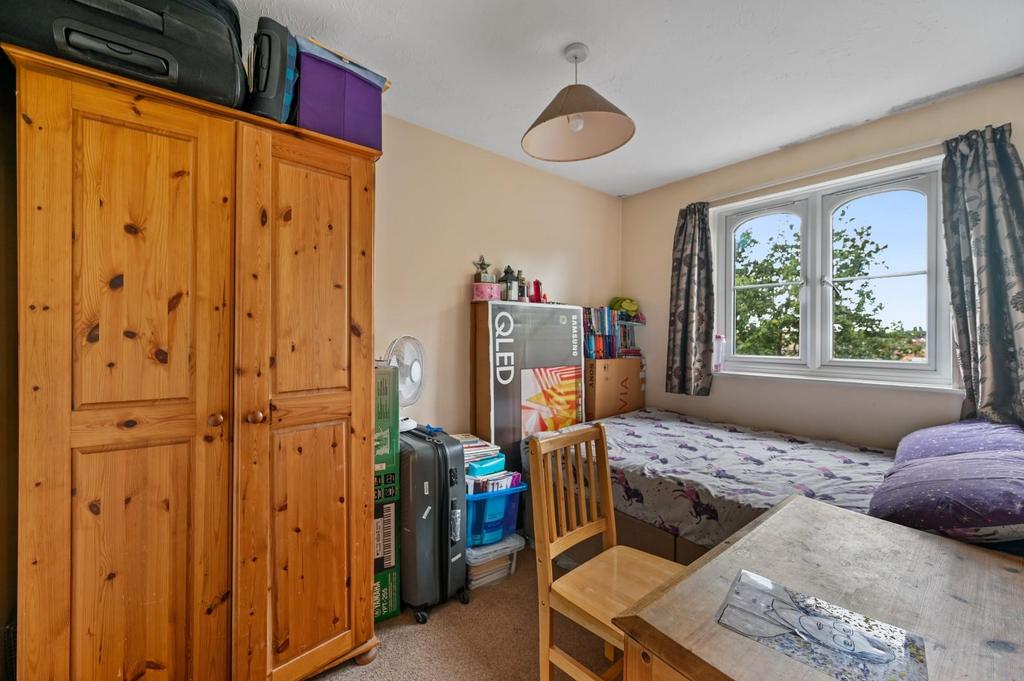BCHUNTB - 29 Stirling Grove - Bedroom 2 (4).JPG