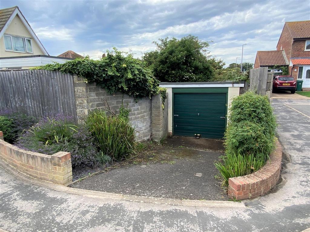 Arundel Road Peacehaven Garage £100 Pcm £23 Pw