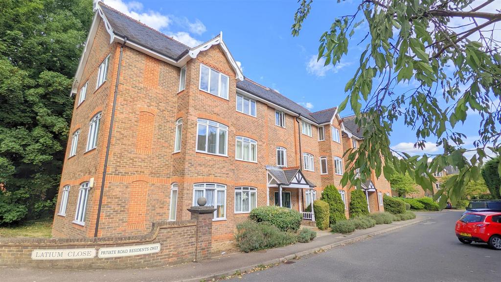 Latium Close, St Albans 2 bed flat to rent £1,350 pcm (£312 pw)