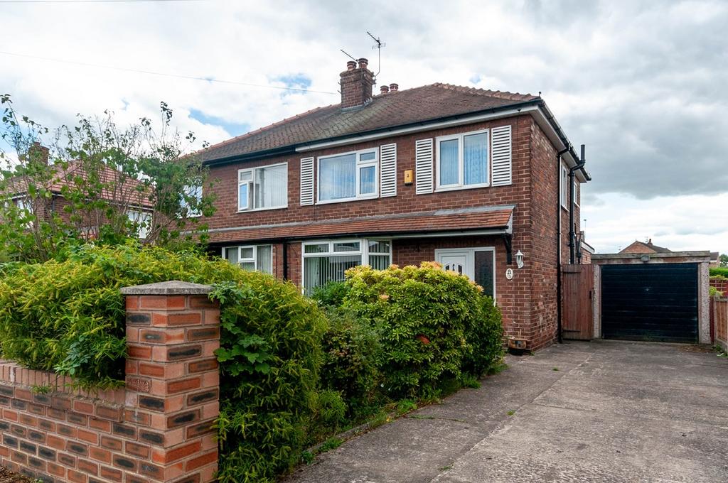 Whitfield Avenue, Paddington... 3 bed semidetached house £220,000