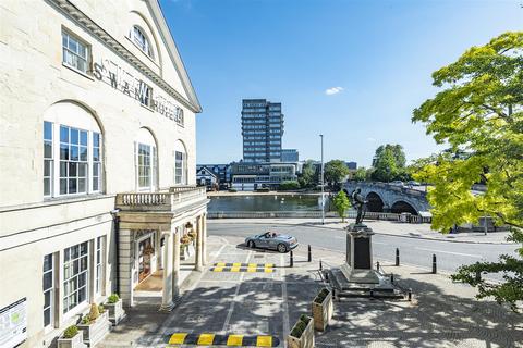 Flat 1, Swan House, 3 High Street, Bedford, MK40 1RN