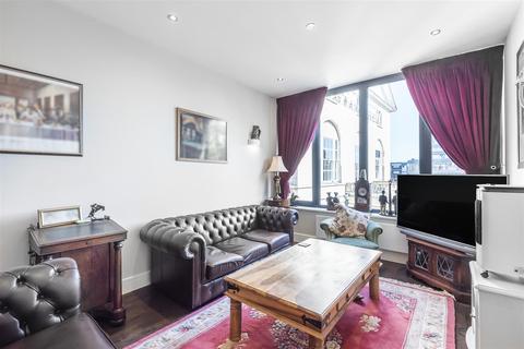 Flat 1, Swan House, 3 High Street, Bedford, MK40 1RN