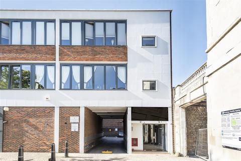 Flat 1, Swan House, 3 High Street, Bedford, MK40 1RN