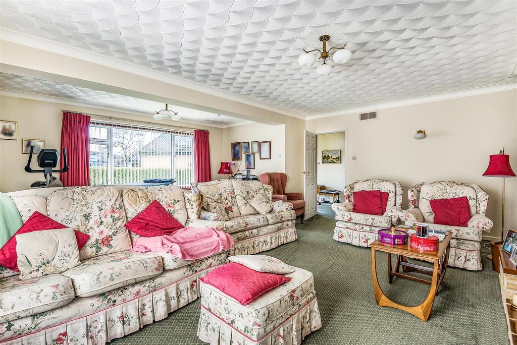 Parkstone Close, Bedford 4 bed detached house £720,000