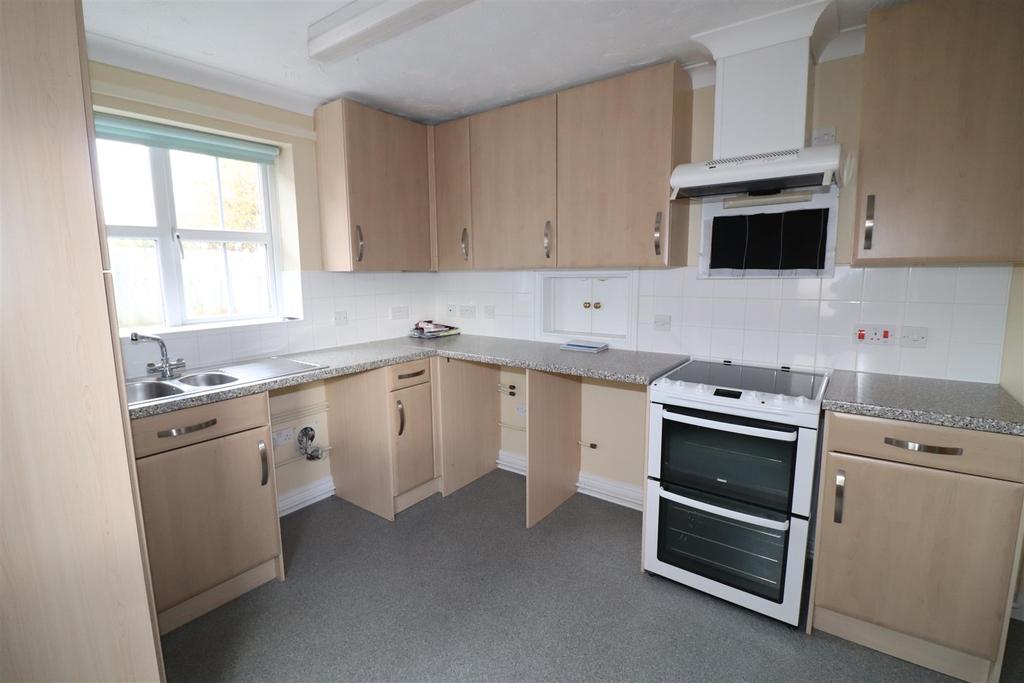 Clearwing Close, Pinewood, Ipswich, Suffolk, IP8 3UJ 3 bed semi
