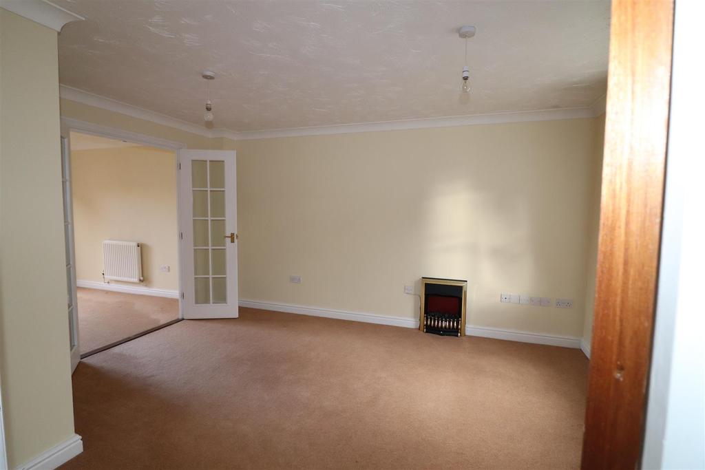 Clearwing Close, Pinewood, Ipswich, Suffolk, IP8 3UJ 3 bed semi